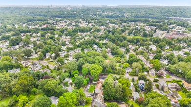 54 Sinawoy Rd in Greenwich, CT - Foto de edificio - Building Photo