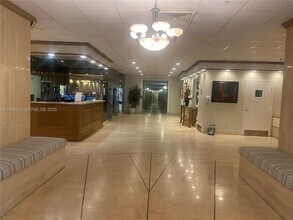 1800 S Ocean Blvd in Pompano Beach, FL - Foto de edificio - Building Photo