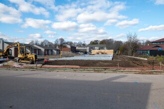 21 Clark St in Westerly, RI - Foto de edificio - Building Photo