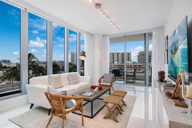 6799 Collins Ave, Unit 411 in Miami Beach, FL - Building Photo - Building Photo