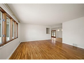 953 Redwood Dr in Apple Valley, MN - Building Photo - Building Photo