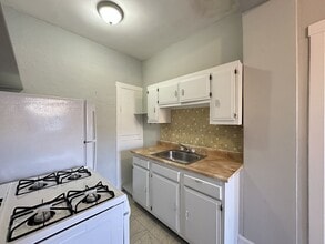 2249 W Wilson Ave in Chicago, IL - Building Photo - Building Photo