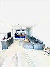 185 SW 7th St, Unit 3502 in Miami, FL - Building Photo - Building Photo