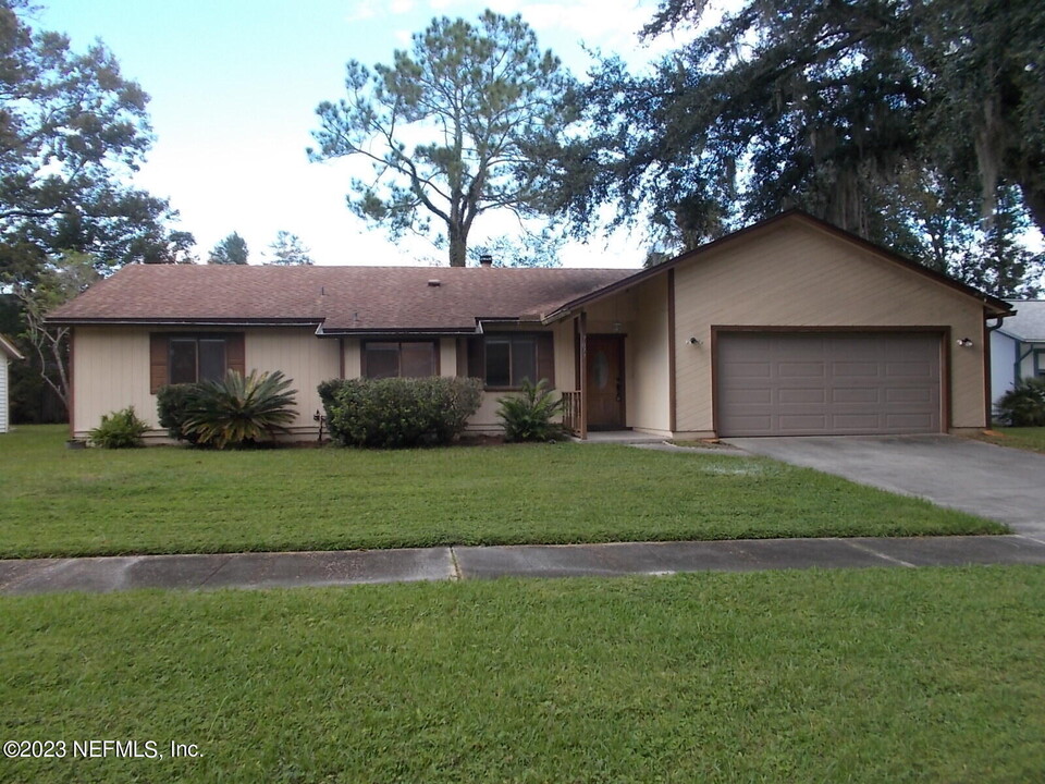 7077 Beechfern Ln N in Jacksonville, FL - Foto de edificio