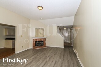 7000 S Beringer Dr in Cordova, TN - Foto de edificio - Building Photo