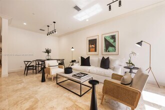 7430 SW 56th Ct in Miami, FL - Foto de edificio - Building Photo