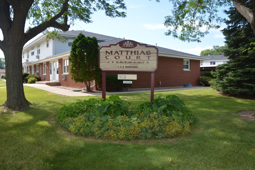 Matthias Court Apartments in Appleton, WI - Foto de edificio