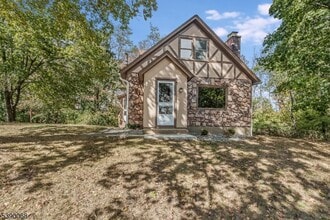 10 Summit Ave in Newton, NJ - Building Photo - Building Photo