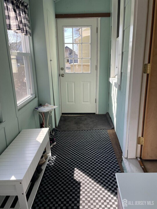 304 John St in Middlesex, NJ - Building Photo