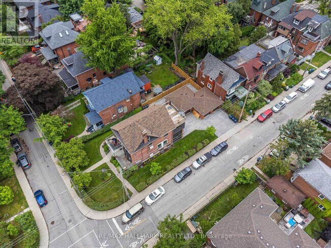 202-202 Rusholme Rd in Toronto, ON - Building Photo - Building Photo