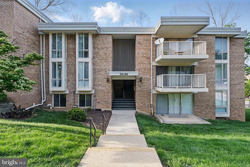 2630 Wagon Dr in Alexandria, VA - Building Photo