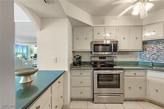 5 Bluebill Ave in Naples, FL - Building Photo - Building Photo