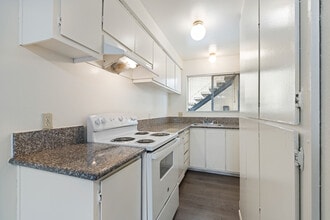 Villa Riviera Apartments in Sacramento, CA - Building Photo - Interior Photo