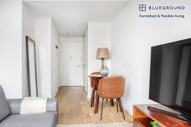 105 Duane St in New York, NY - Building Photo - Building Photo