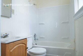 2316 Chickasaw St in Cincinnati, OH - Foto de edificio - Building Photo