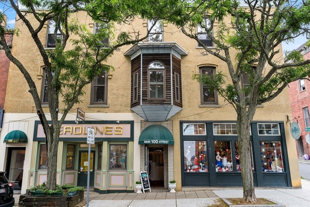 100-102 Main St in Gloucester, MA - Foto de edificio