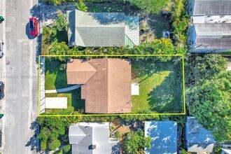 130 NW 48th St in Miami, FL - Building Photo - Building Photo