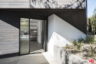 855 Hilldale Ave in West Hollywood, CA - Building Photo - Building Photo