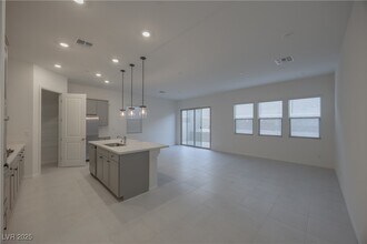 95 Silver Run Ln in Las Vegas, NV - Building Photo - Building Photo