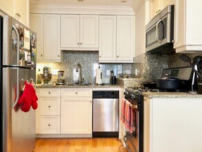 247 Newbury St, Unit 2B in Boston, MA - Building Photo - Building Photo