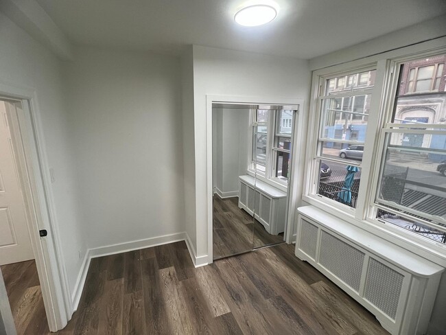 5061 N 9th St, Unit 1 in Philadelphia, PA - Foto de edificio - Building Photo