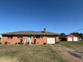 106 Hawthorne Dr in Elizabeth City, NC - Building Photo