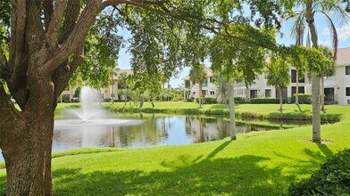 5220 Landings Blvd in Sarasota, FL - Building Photo - Building Photo