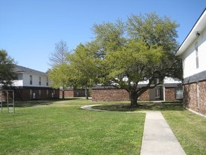 College Town Apartments in Hammond, LA - Foto de edificio - Building Photo