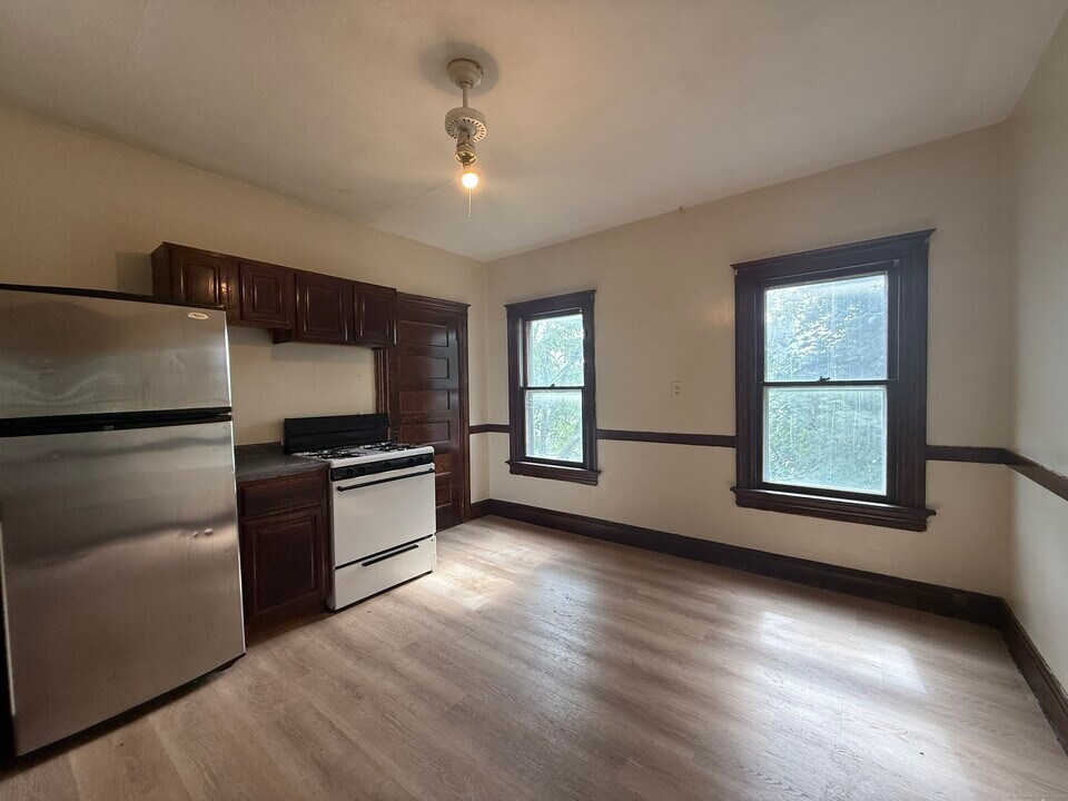 184 Fairview St in New Britain, CT - Building Photo