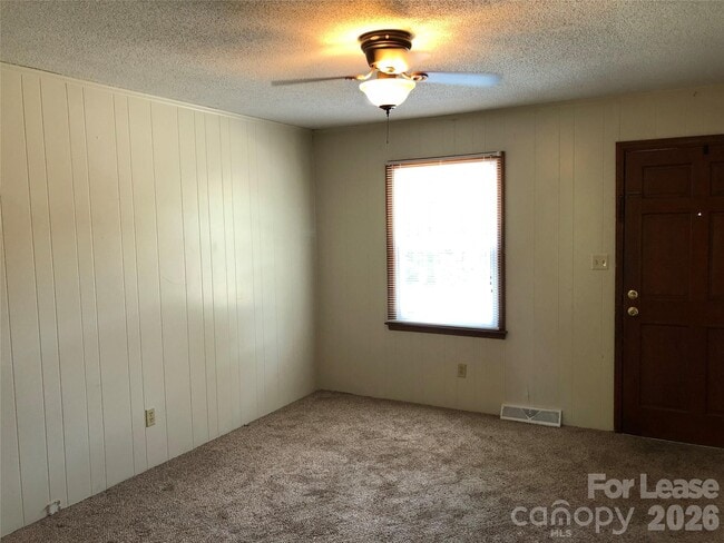 1411 Roundtree Ln in Lincolnton, NC - Building Photo - Building Photo