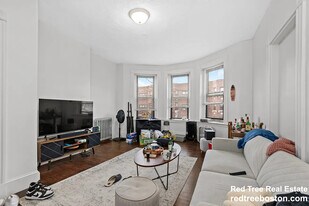 868 Huntington Ave, Unit 3 in Boston, MA - Building Photo