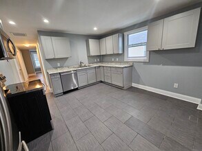 155 Beardsley Ave in Stratford, CT - Foto de edificio - Building Photo