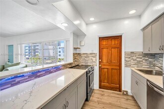 3721 NE 170th St in North Miami Beach, FL - Building Photo - Building Photo