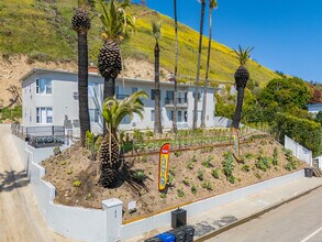 Malibu Cove Apartments in Malibu, CA - Building Photo - Building Photo