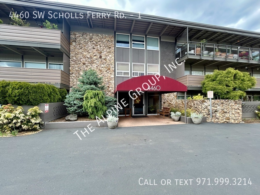 4460 SW Scholls Ferry Rd in Portland, OR - Building Photo