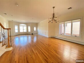 517A Lawn Ave in Palisades Park, NJ - Building Photo - Building Photo