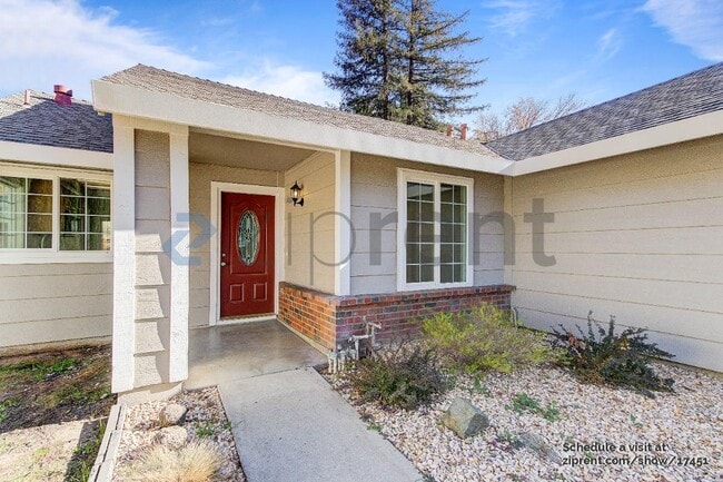 5368 Vichy Cir in Antelope, CA - Building Photo - Building Photo
