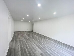 5035 Coldwater Canyon Ave in Los Angeles, CA - Building Photo - Building Photo