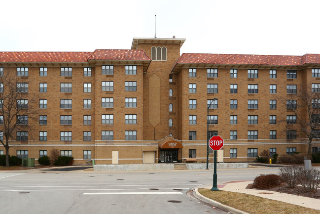 Carroll Tower in St. Charles, IL - Foto de edificio - Building Photo