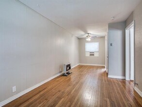 902 Denton St in Denton, TX - Building Photo - Building Photo