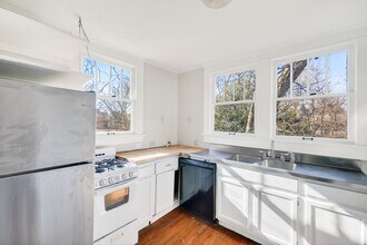 300 Oxford Pl NE, Unit #2-Right in Atlanta, GA - Foto de edificio - Building Photo