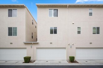 37607 Cape Cod Rd in Newark, CA - Building Photo - Building Photo