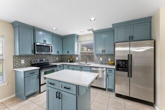 2419 Colonial Springs Ln in Spring, TX - Foto de edificio - Building Photo