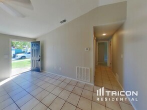1243 Piney Branch Cir in Valrico, FL - Building Photo - Building Photo