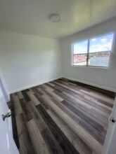 5820 NW 17th Ave in Miami, FL - Building Photo - Building Photo