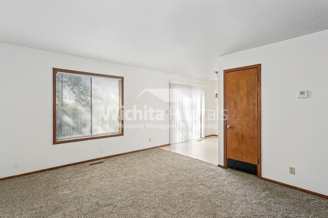 2305 S White Oak Dr in Wichita, KS - Building Photo - Building Photo