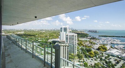 2669 S Bayshore Dr in Miami, FL - Building Photo - Building Photo