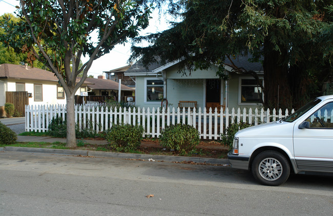 251 Chiquita Ave in Mountain View, CA - Building Photo - Building Photo