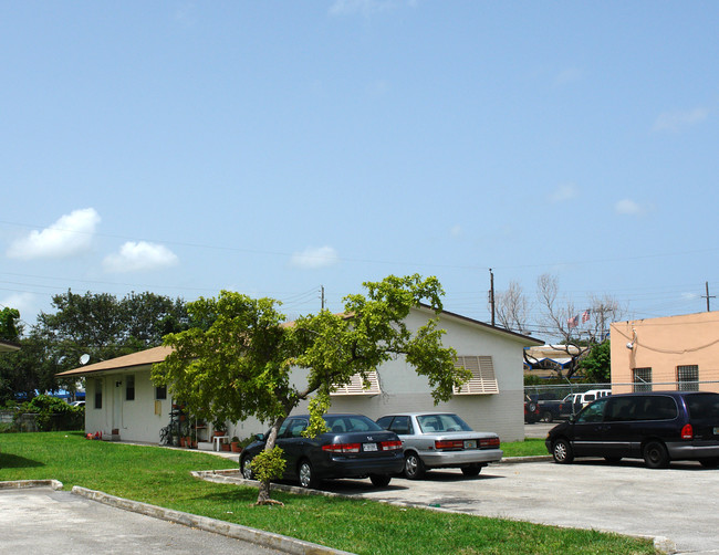 Garfield St in Hollywood, FL - Foto de edificio - Building Photo