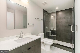 3449 Scotts Ln, Unit B324 in Philadelphia, PA - Building Photo - Building Photo